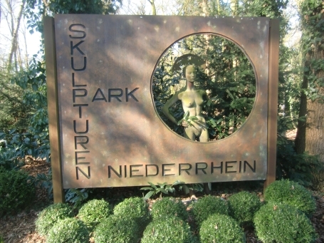 Wesel-Feldmark : Am Tannenhäuschen, Skulpturenpark Niederrhein direkt am Waldhotel Tannenhäuschen